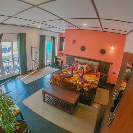 Suriya Guest Hotel Nuwara Eliya Bagian luar foto