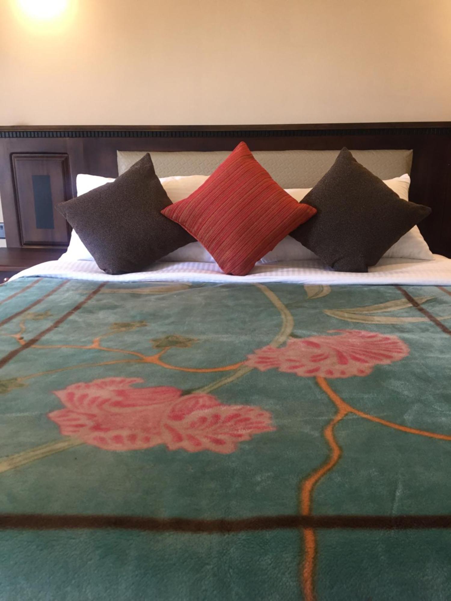 Suriya Guest Hotel Nuwara Eliya Bagian luar foto