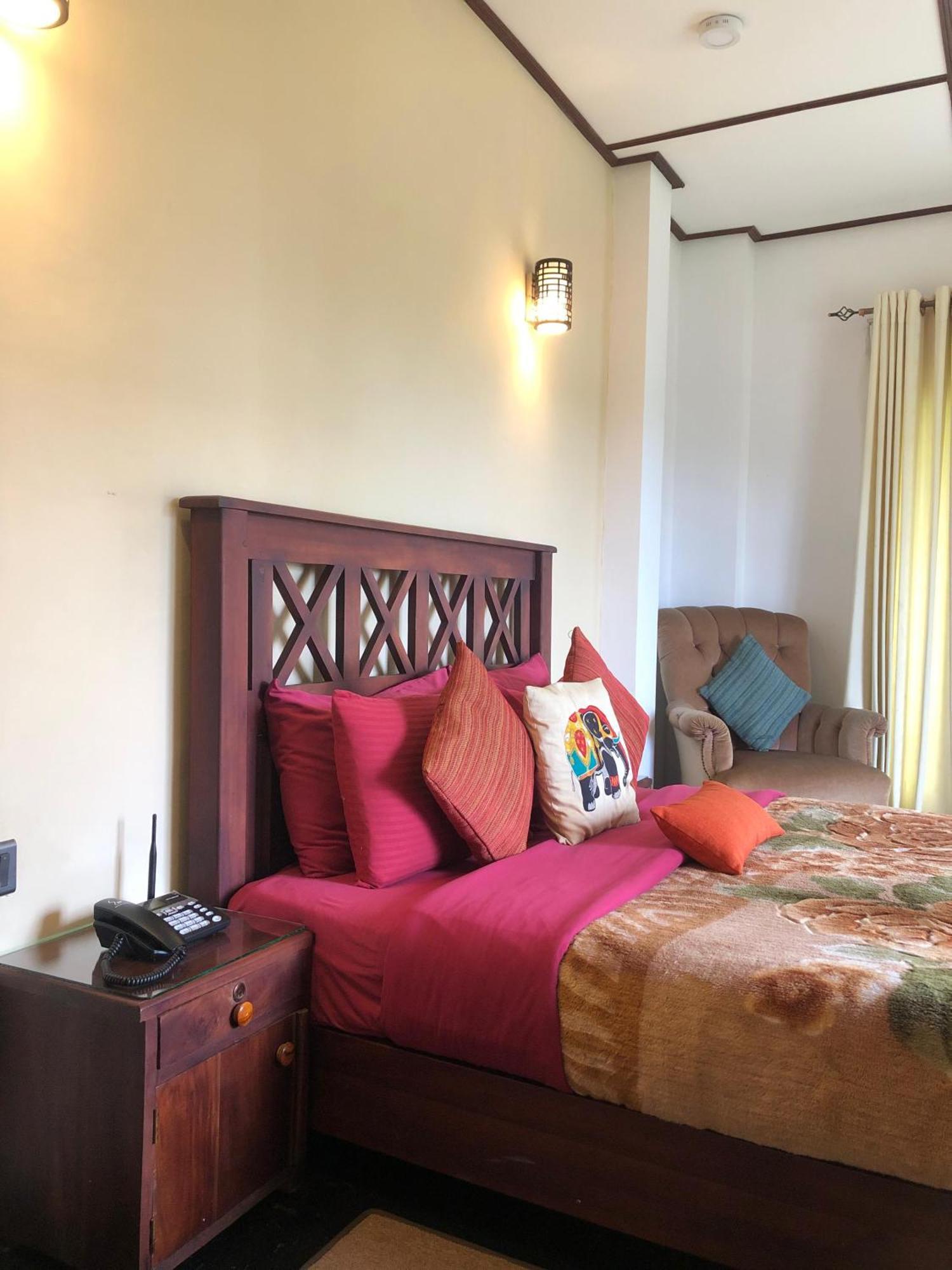 Suriya Guest Hotel Nuwara Eliya Bagian luar foto