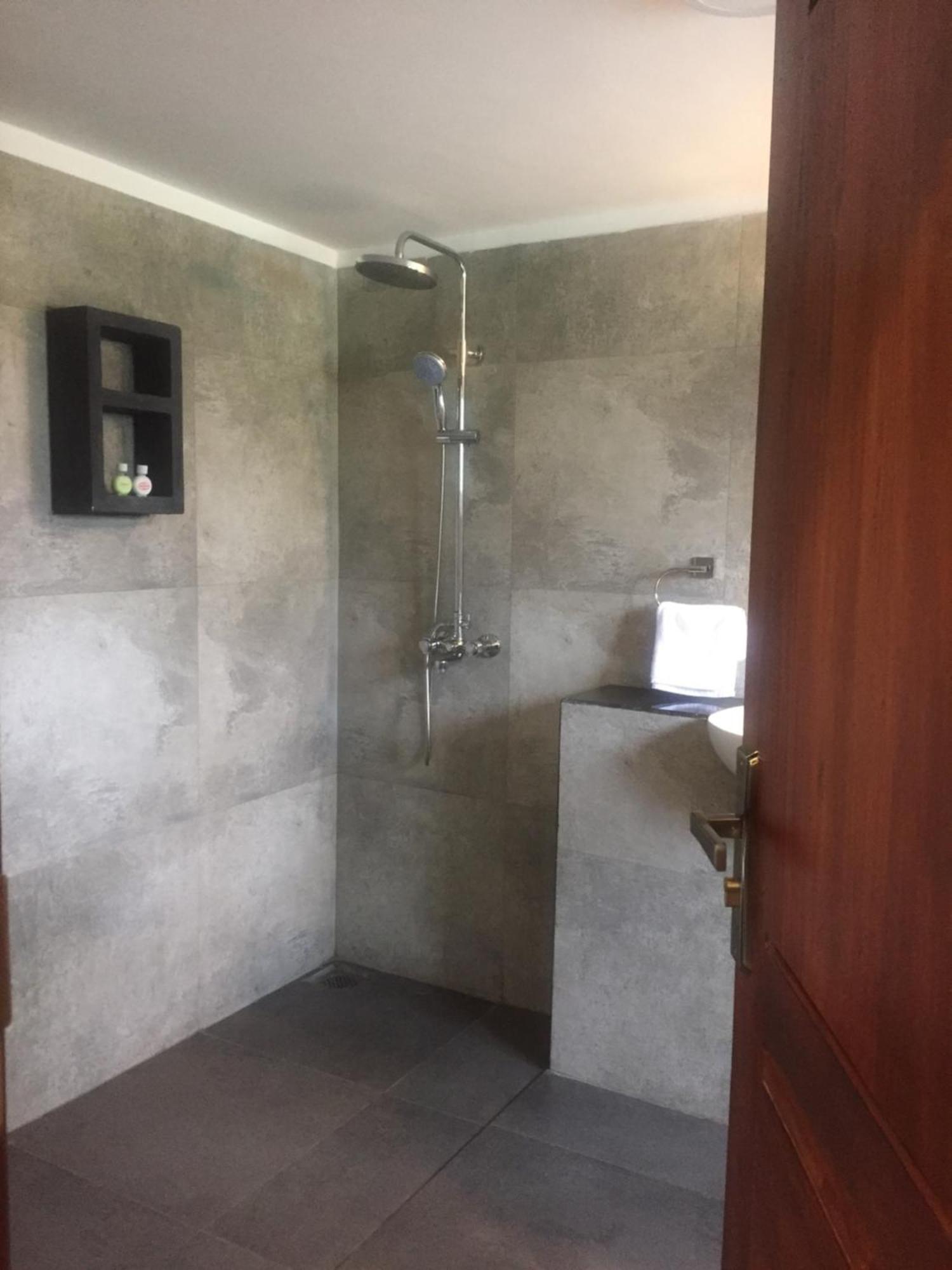 Suriya Guest Hotel Nuwara Eliya Bagian luar foto