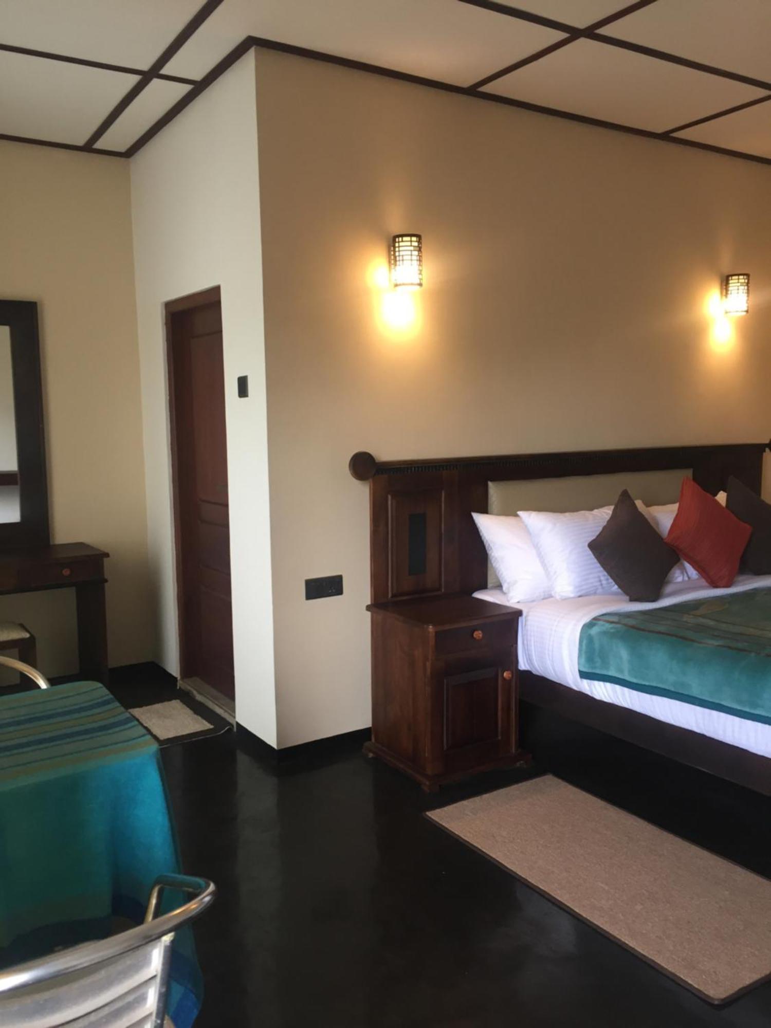 Suriya Guest Hotel Nuwara Eliya Bagian luar foto